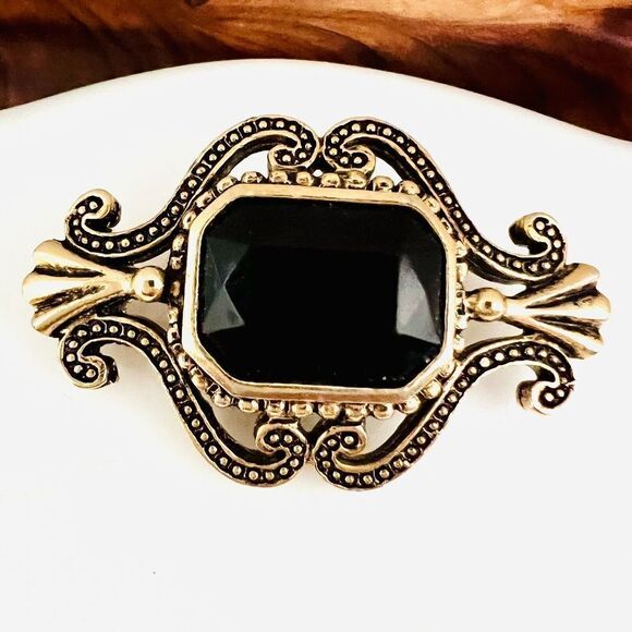 Vintage Brooch Art Deco Victorian  Gold Tone Black Faceted Stone Filigree 1147 - Picture 1 of 8